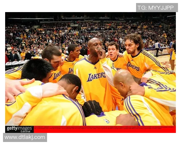 今天热火与湖人激战正酣NBA赛场精彩对决引发球迷热议