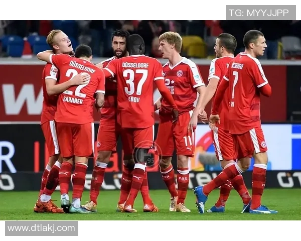 喀山红队与苏维埃之翼的激烈对决揭示足球战术与团队精神的较量 喀山红队与苏维埃之翼的激烈对决揭示足球战术与团队精神的较量