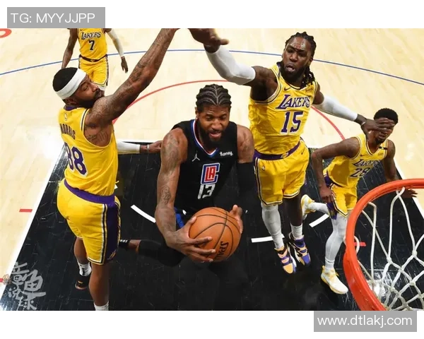 快船与湖人圣诞大战激战正酣谁将赢得这场洛城德比的荣耀