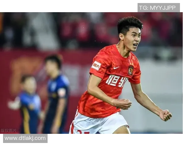 恒大与东方激烈对骂引发球迷热议双方言辞犀利谁能赢得舆论战 恒大与东方激烈对骂引发球迷热议双方言辞犀利谁能赢得舆论战